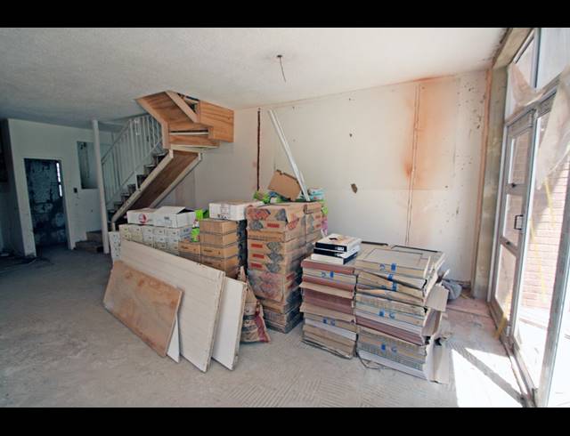 3 BEDROOM SECTIONAL TITLE FOR SALE IN FAIRMOUNT